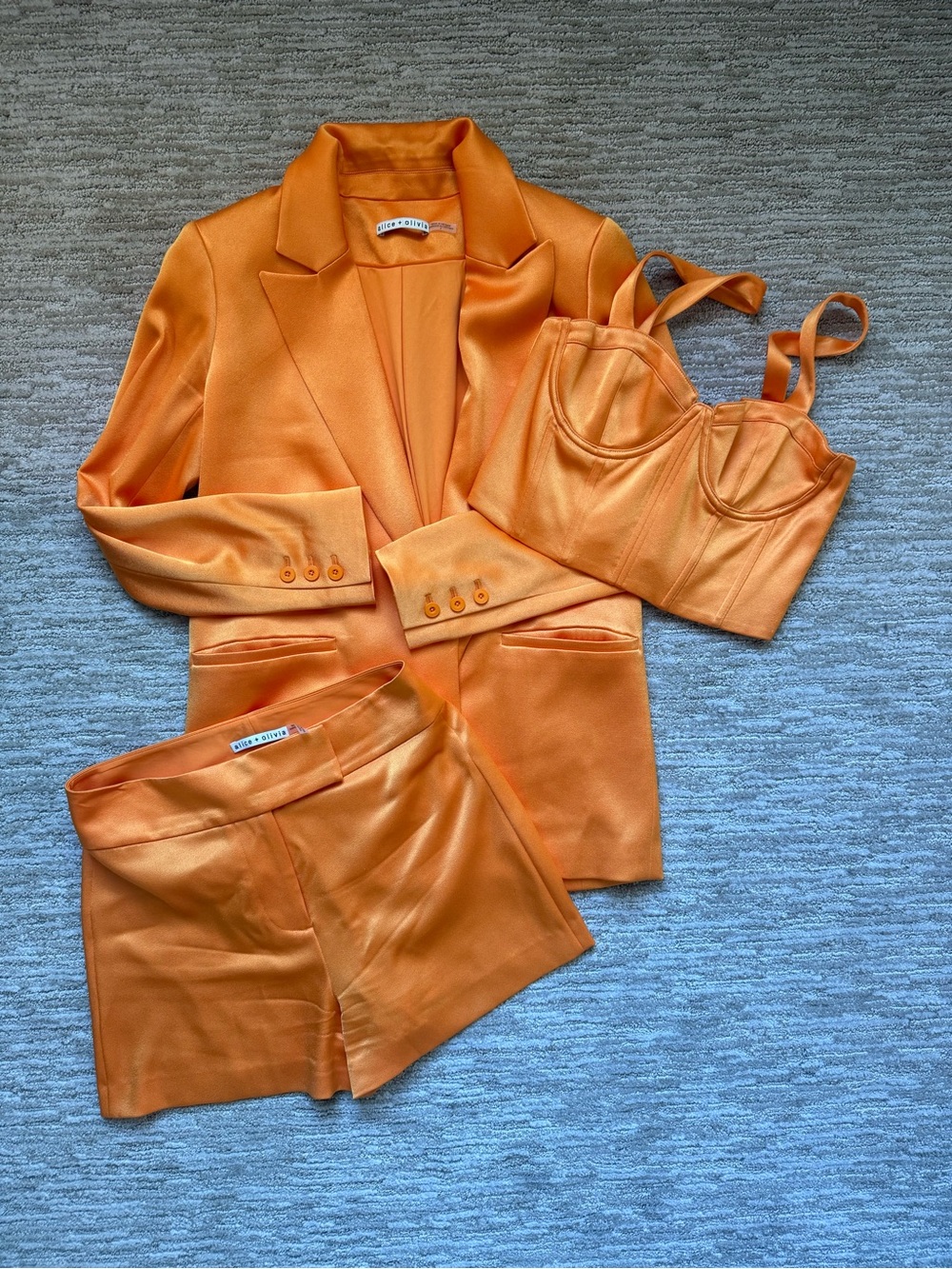 Alice and Olivia Orange Satin blazer set!! Never been worn!!